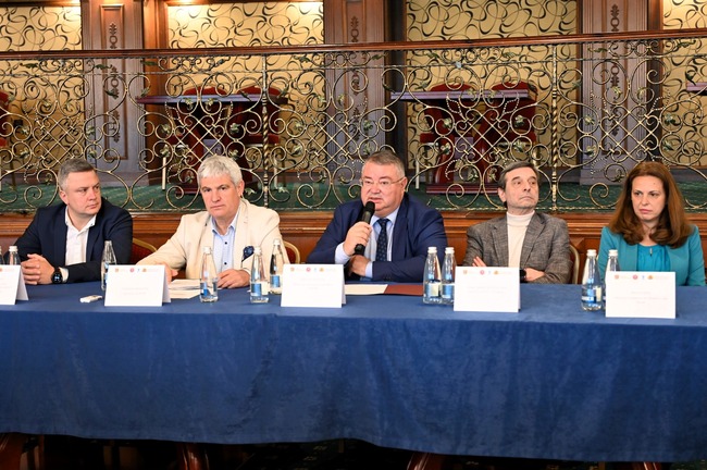 Министър Иванов: Ще предложим мерки за кариерна подкрепа и обучения на работниците от въгледобива