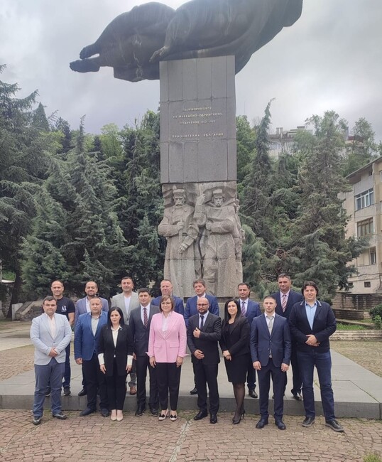 Нинова за думите на Мицкоски: Няма да допуснем унижение на българското достойнство