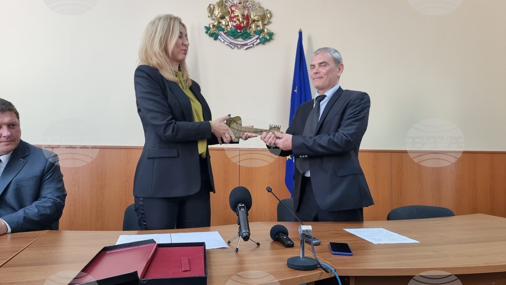 Новият областен управител на Добрич Румен Русев получи символичния ключ на областта