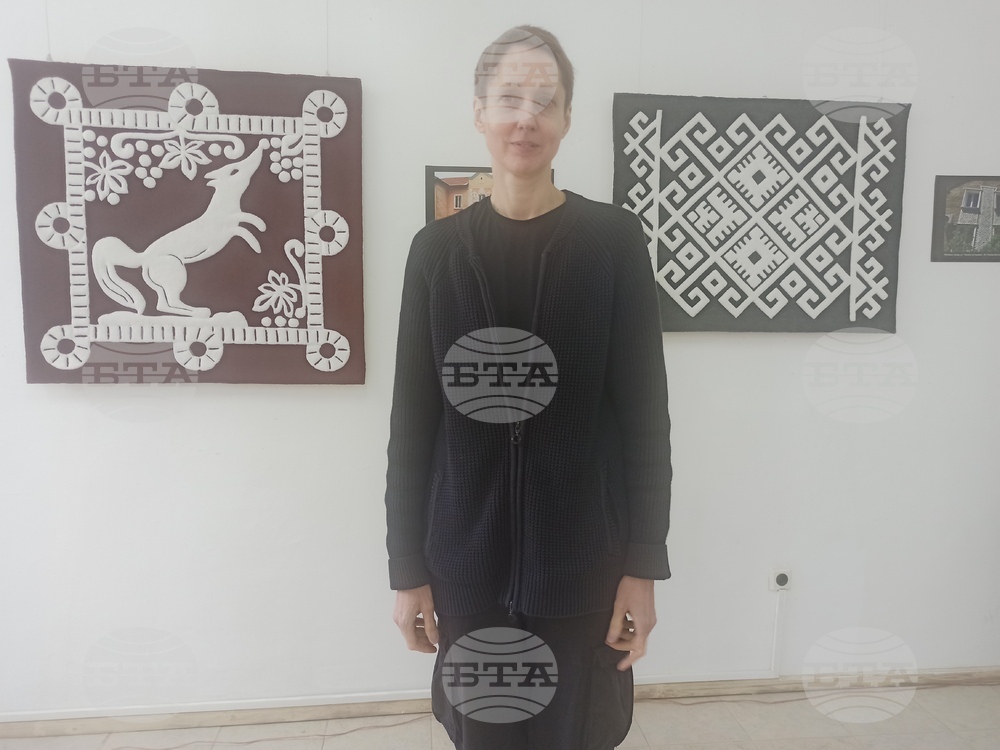 Откриха изложбата "Каменните бродерии от Нова Каховка върху текстил" в Шумен