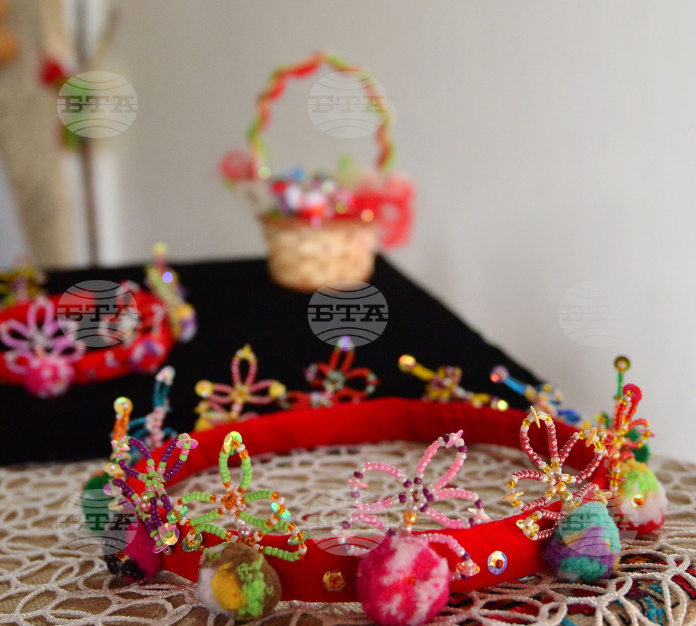 Над 60 училища, детски градини и читалища от цялата страна участваха в конкурса "Из фотоалбумите на баба" на разградска фондация