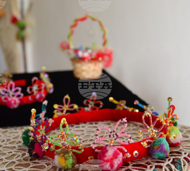 Над 60 училища, детски градини и читалища от цялата страна участваха в конкурса "Из фотоалбумите на баба" на разградска фондация