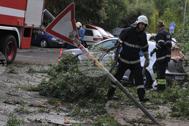 Бургас - буря - щети - почистване