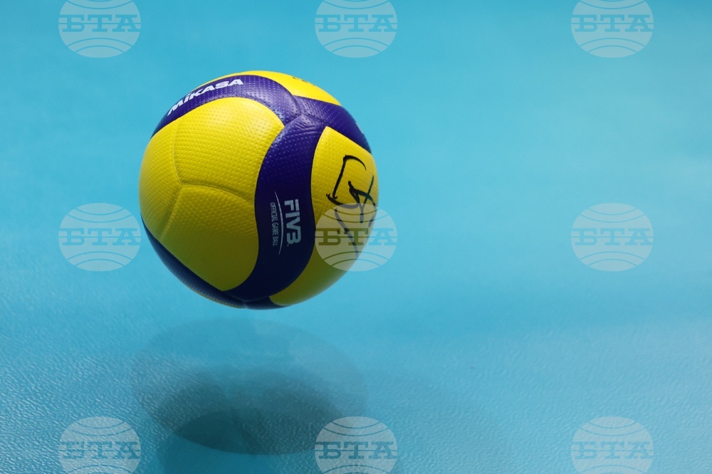 Волейбол - женски национален отбор - тренировка - топка