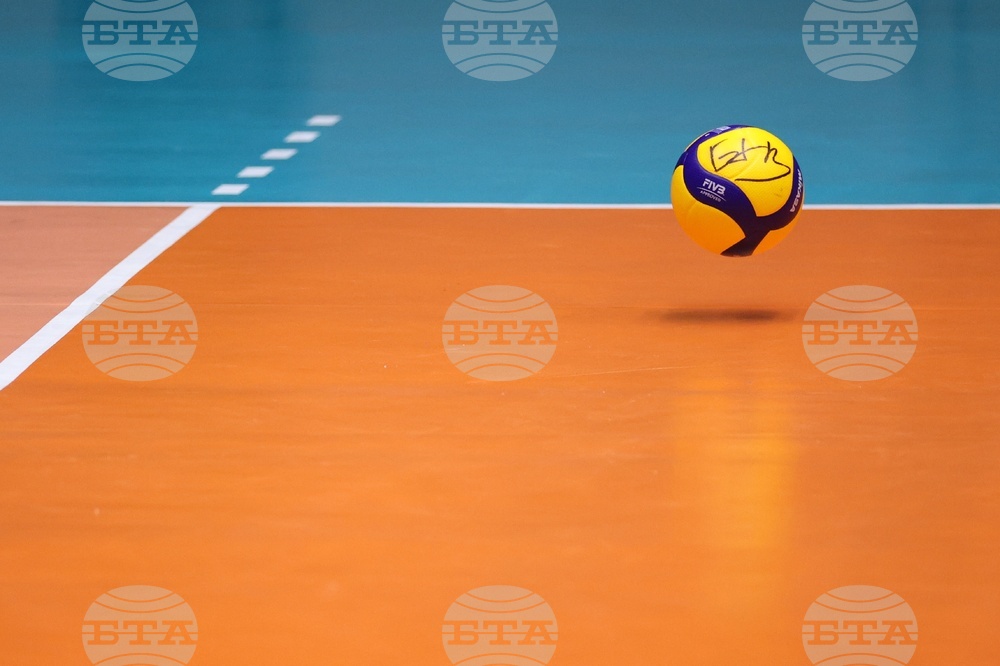 Волейбол - женски национален отбор - тренировка - топка