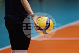 Волейбол - женски национален отбор - тренировка  - топка