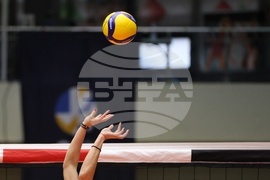 Волейбол - женски национален отбор - тренировка - топка