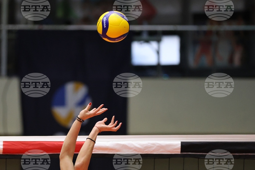 Волейбол - женски национален отбор - тренировка - топка