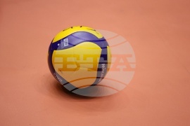 Волейбол - женски национален отбор - тренировка - топка