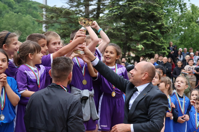 Община Ловеч: Комплексен победител от „Пламъчета сини“ е ОУ „Васил Левски“