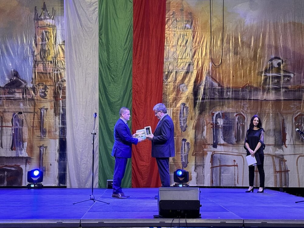 Община Русе: Кметът Пенчо Милков отличи със статуетка ръководството на Дунарит за 121 години от създаването на компанията