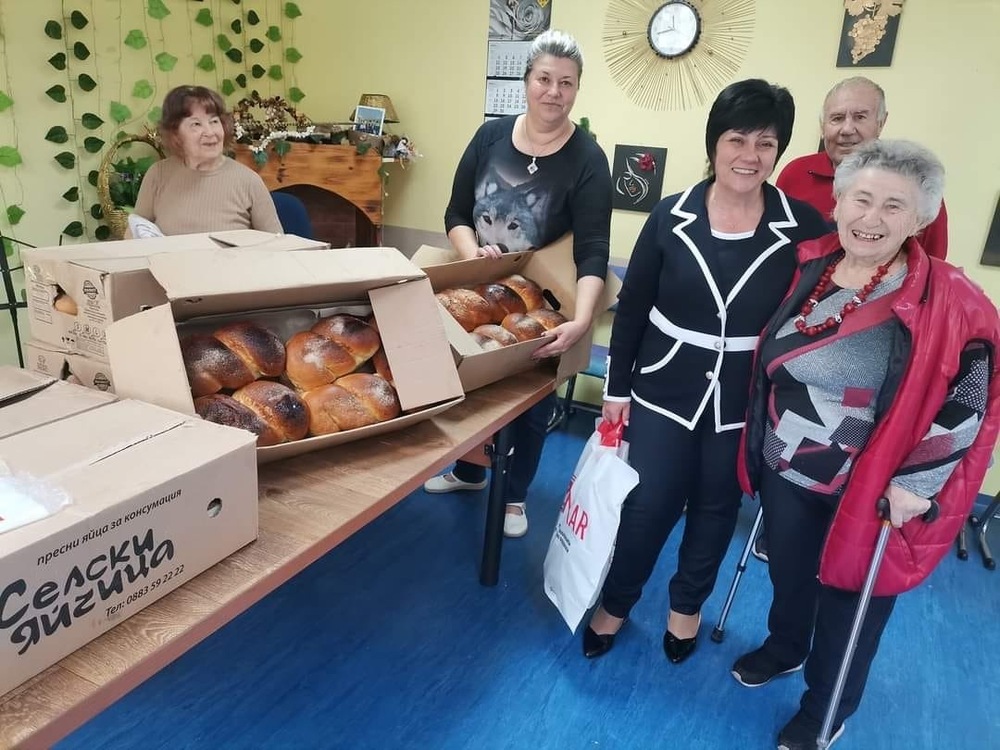 Нинова благодари на партията за кампанията "Солидарен Великден" 