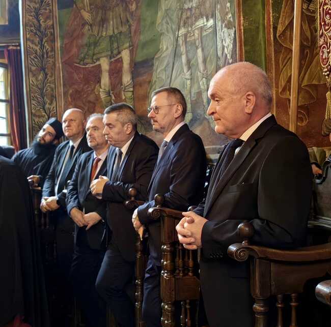 Премиерът Главчев и българската делегация участваха в празника на манастира „Св. Георги Зограф“ в Света гора