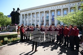 Паметник на Св. Св. Кирил и Методий - гимназия - патронен празник