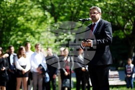 Паметник на Св. Св. Кирил и Методий - гимназия - патронен празник