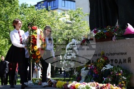 Паметник на Св. Св. Кирил и Методий - гимназия - патронен празник