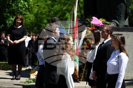 Паметник на Св. Св. Кирил и Методий - гимназия - патронен празник