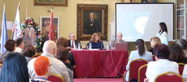 Да върнем влиянието на България като световно средище за развитието на славистиката, призова вицепрезидентът на форум в Атина