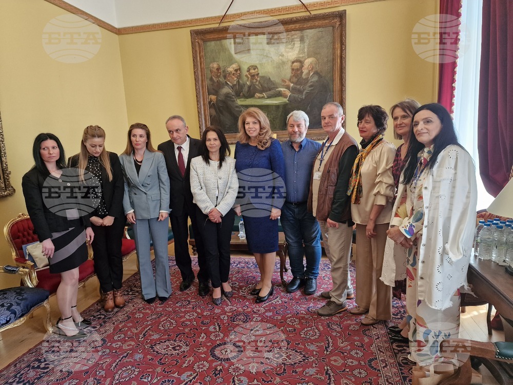 Vice President Iotova Meets with Representatives of Bulgarian Schools and Associations in Athens