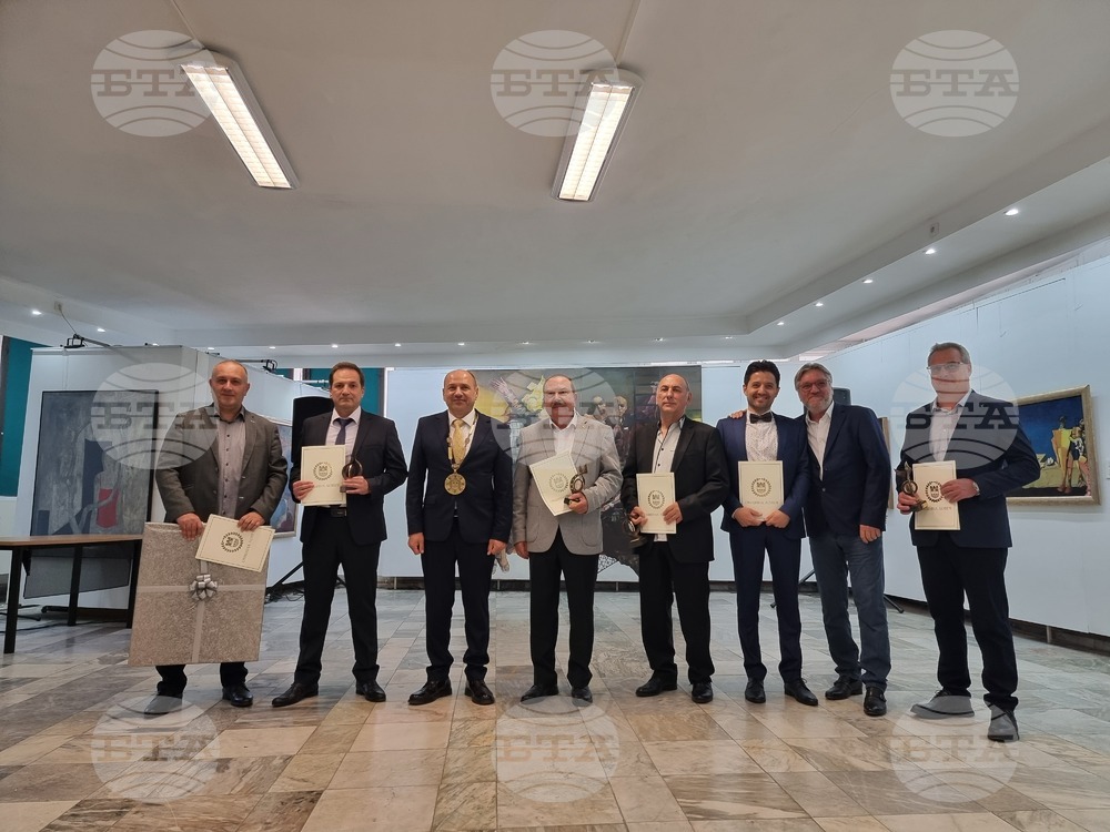 На празника на Ловеч бяха връчени отличията за принос в развитието на икономиката в общината
