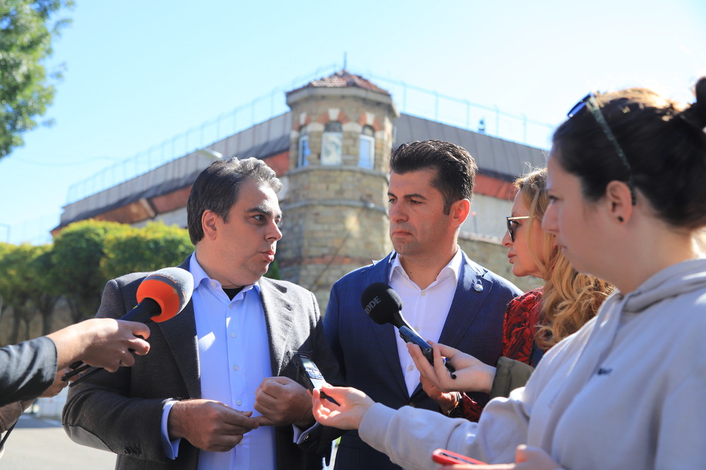 Кирил Петков и Асен Василев: За първи път провалените политици от прехода ще бъдат разследвани от прокуратура, която няма да разпъва чадър