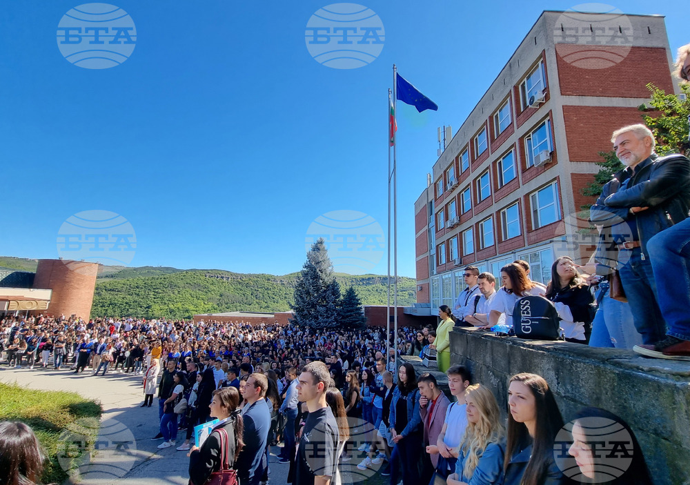 Млади учени от Великотърновския университет публикуваха свои разработки в реферирани международни издания по научно-изследователски проект