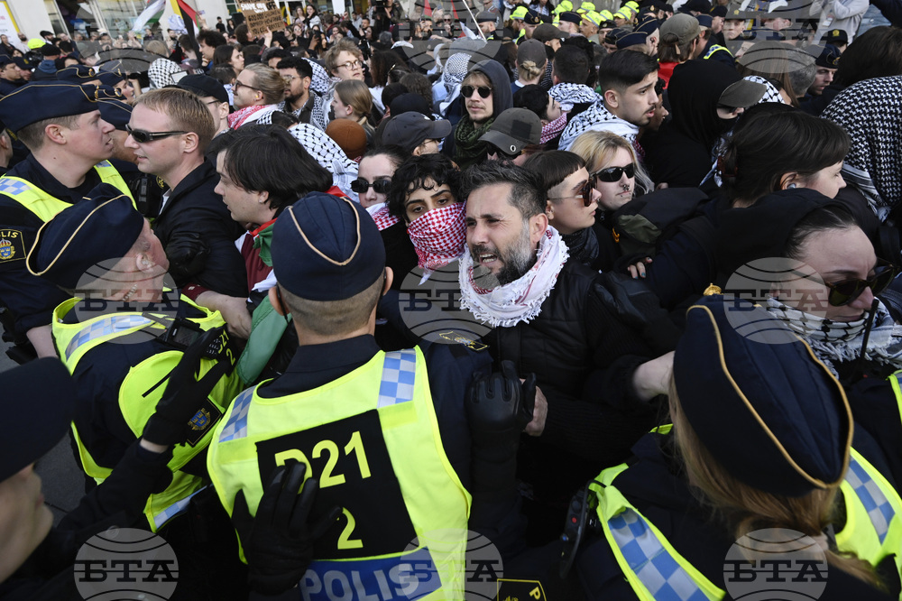 Мъж от Швеция, който се вряза с автомобила си в пропалестински демонстранти, беше осъден на три години лишаване от свобода