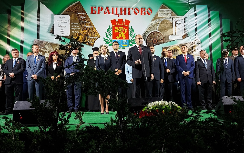 Президентът: Наш дълг е да пренесем във времето всеотдайността и родолюбието на предците ни, разпалили пожара на бунта, за да възкръсне и пребъде България