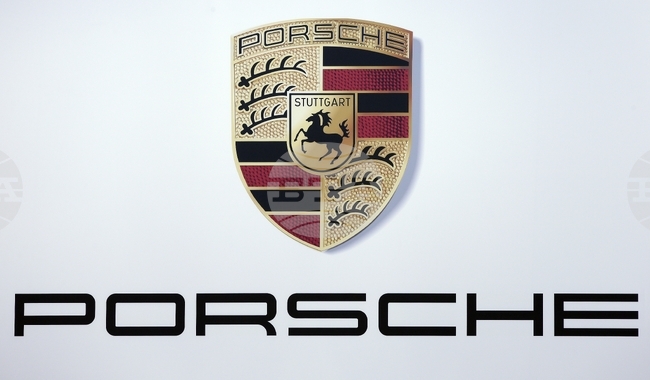 Нетната печалба на холдинговата компания „Порше аутомобил“ се свива наполовина през първите девет месеца на годината