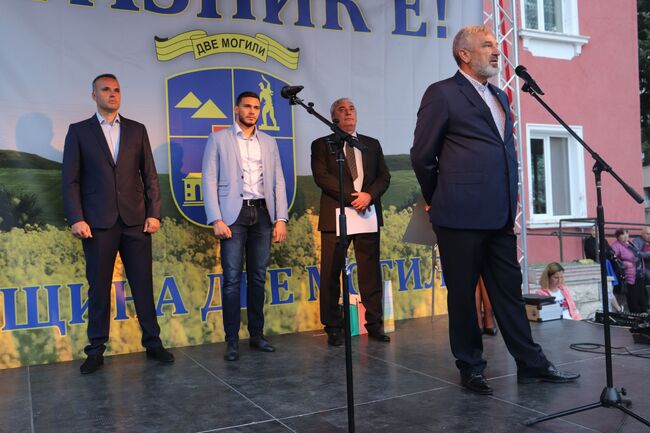 ОА Русе: Областният управител Драгомир Драганов поздрави жителите на Две могили по случай празника на града 