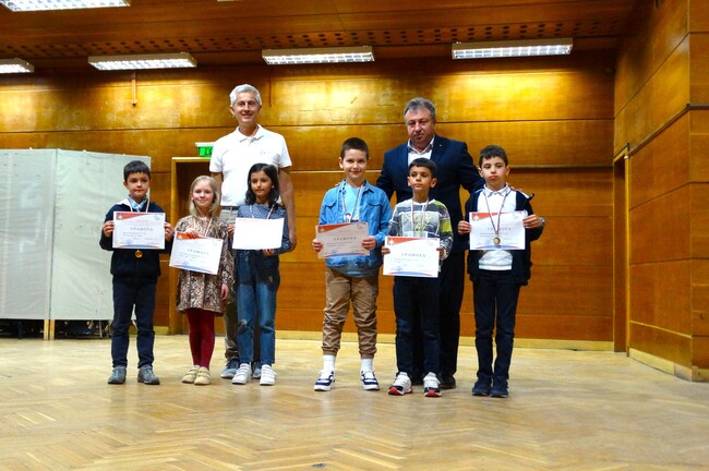 Община Шумен: Кметът и екипът му наградиха победителите в Математическия турнир „Академик Кирил Попов“