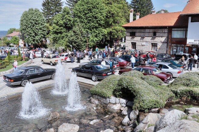 Банско посрещна отново парада на ретро автомобили и за първи път шествие на стотици мотори YAMAHA