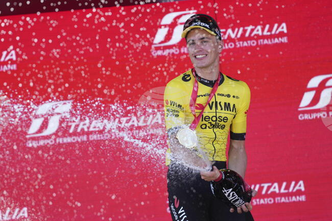 Олав Кой триумфира в 12-ия етап от Обиколката на Италия след финален спринт