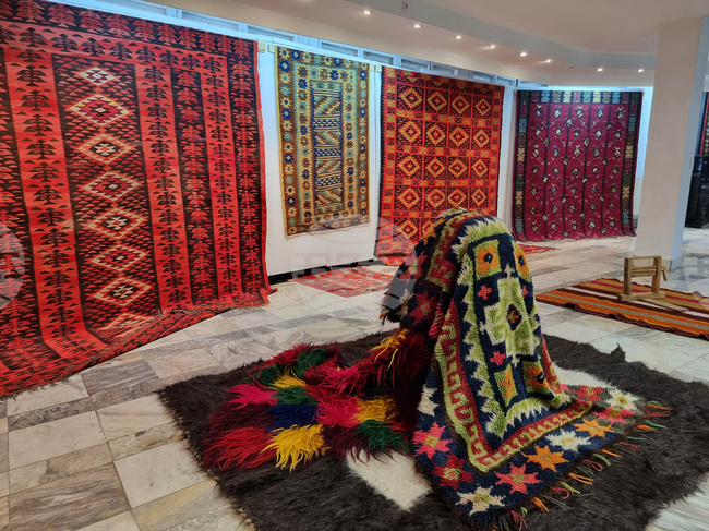 Ловеч - килими - изложба