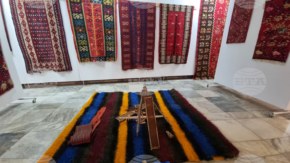 Ловеч - килими - изложба
