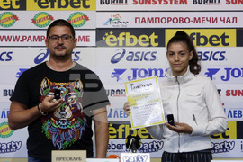 Спортист и треньор на месеца - награждаване