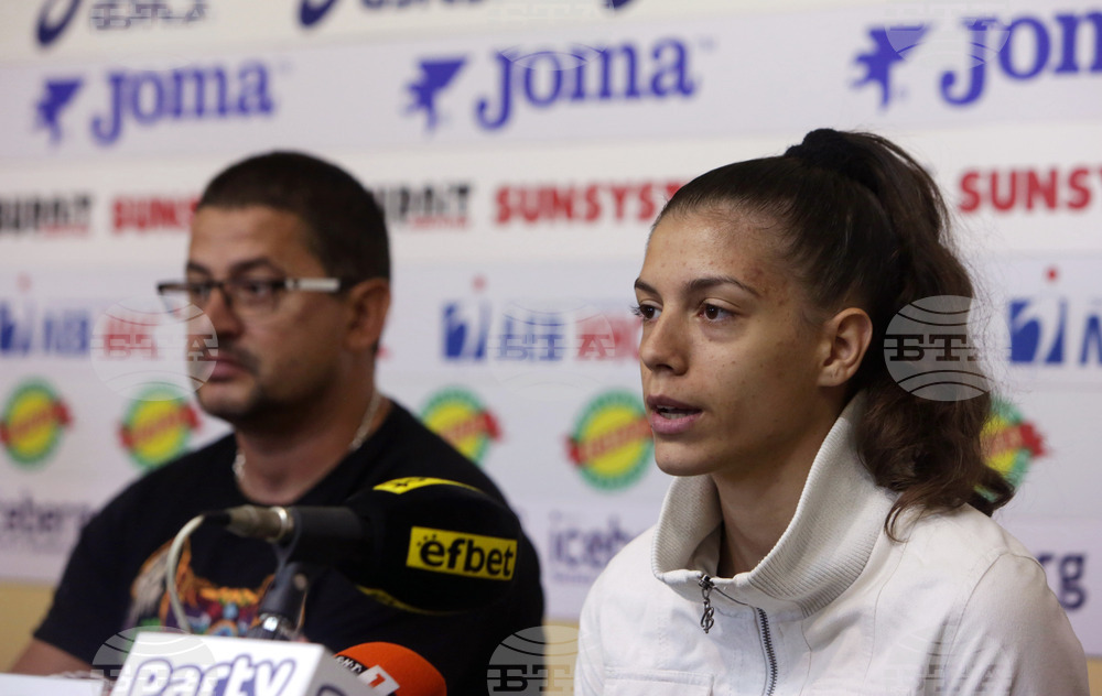 Спортист и треньор на месеца - награждаване