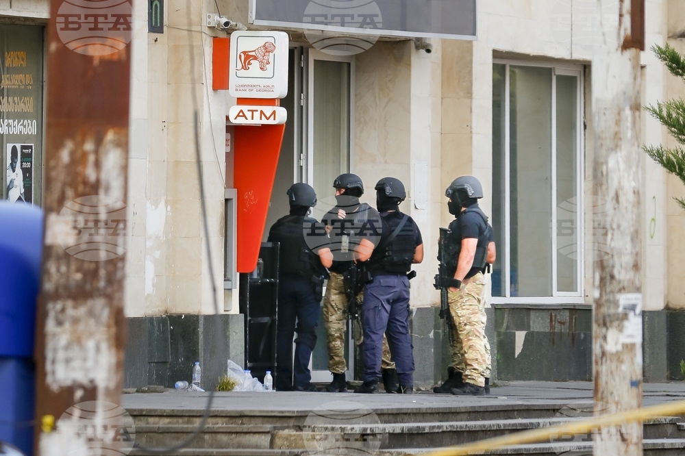 Грузинската полиция освободи 12 души, взети за заложници в банка