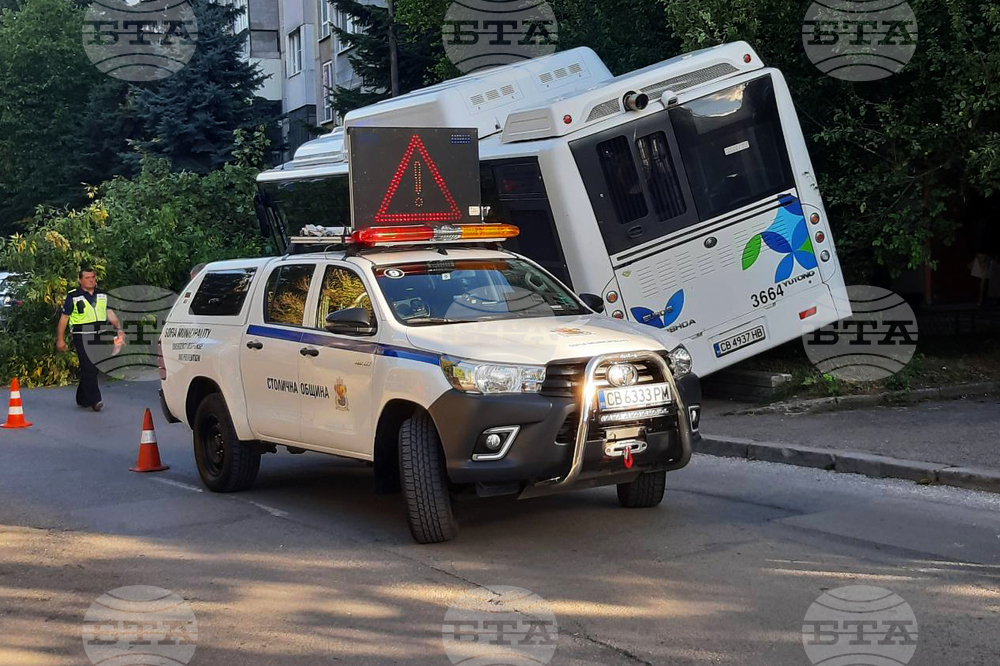 Автобус - пътно транспортно произшествие