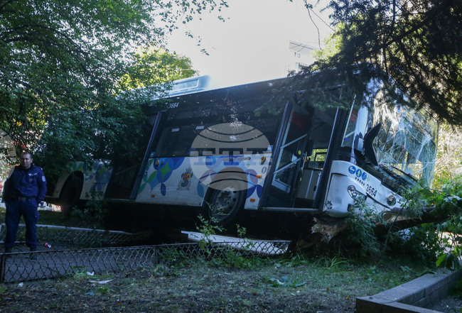 Автобус - пътно транспортно произшествие