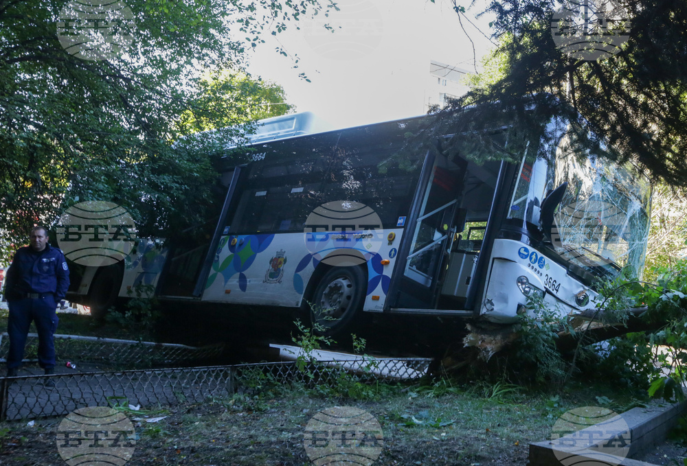 Автобус - пътно транспортно произшествие