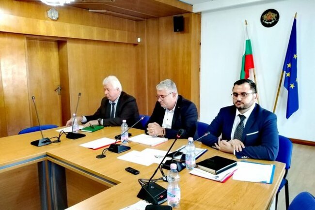 Перспективите за развитие на планинското земеделие и животновъдство обсъдиха фермери с аграрния зам.-министър Събев в Смолянско