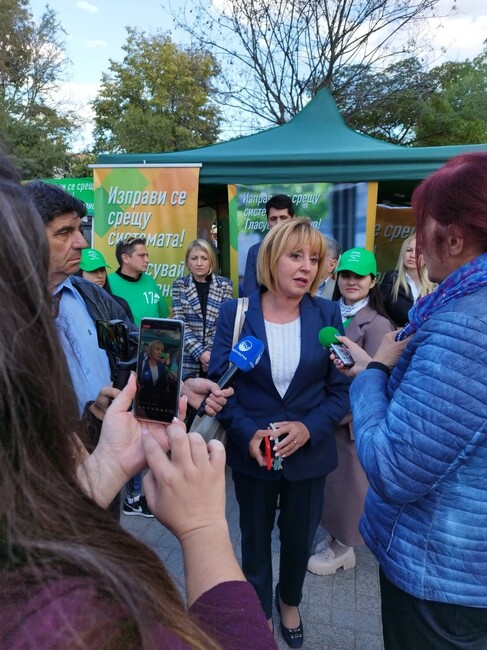 Мая Манолова във Варна: Малкият бизнес е поставен на колене