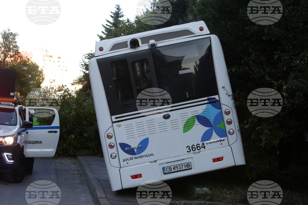 Автобус - пътно транспортно произшествие