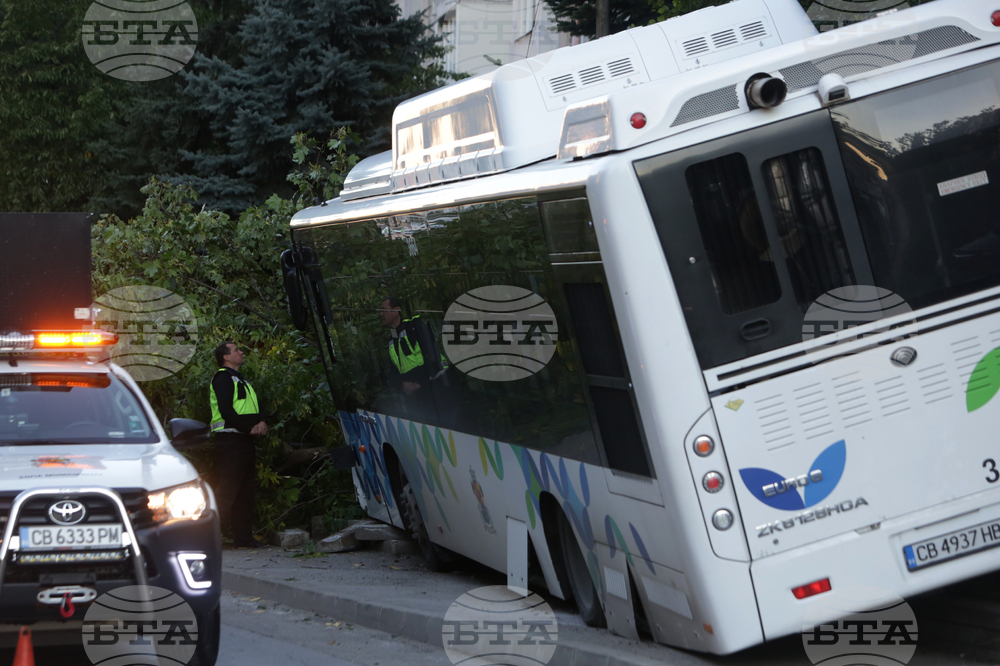 Автобус - пътно транспортно произшествие