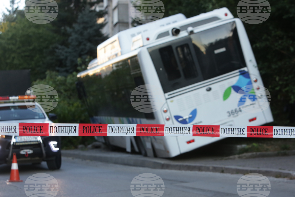 Автобус - пътно транспортно произшествие