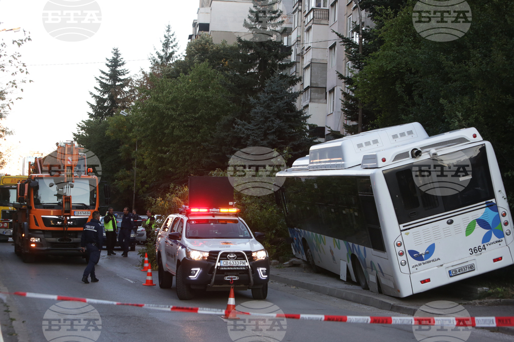 Автобус - пътно транспортно произшествие