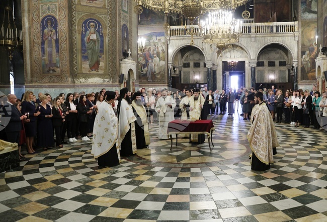 Храм-паметник „Св. Александър Невски" - молебен за православния здравен служител