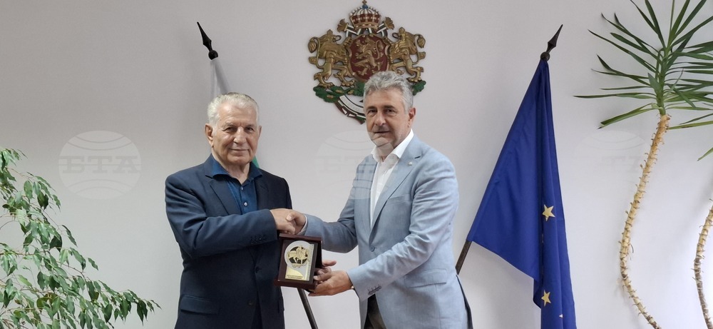 Областният управител на Шумен връчи Почетен плакет на мажоритарния собственик на „Алкомет“ АД Фикрет Индже