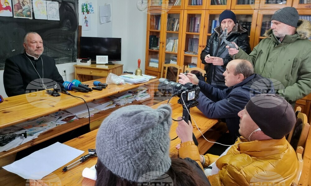 Отец Боян Саръев от Кърджали изрази готовност да приеме 50 бежанци от Украйна в обителта си